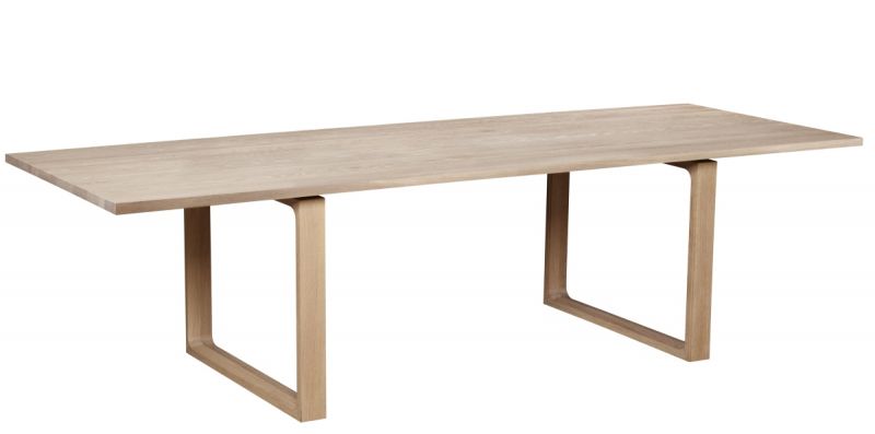 Essay Tisch von Fritz Hansen, Esstisch aus hellem Eichenholz mit modernem Untergestell.